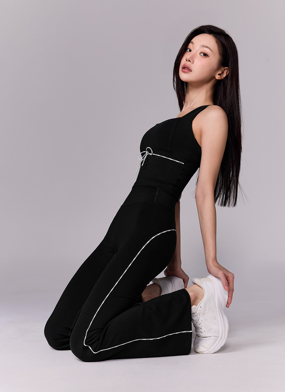 Comfort Fine Logo Piping Cropped Top